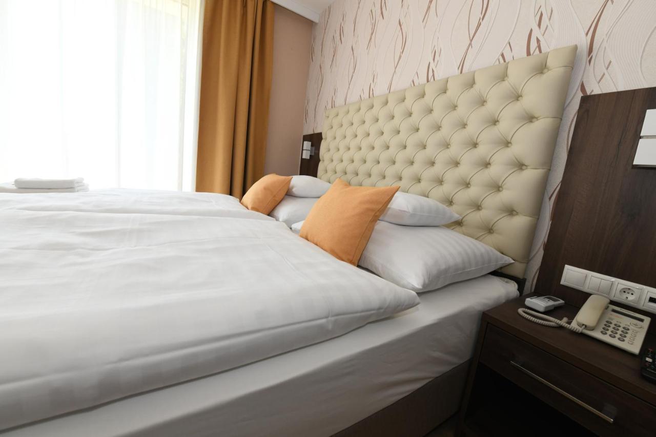 Jade Hotel-Ezuesthid Hotel Veszprém Dış mekan fotoğraf