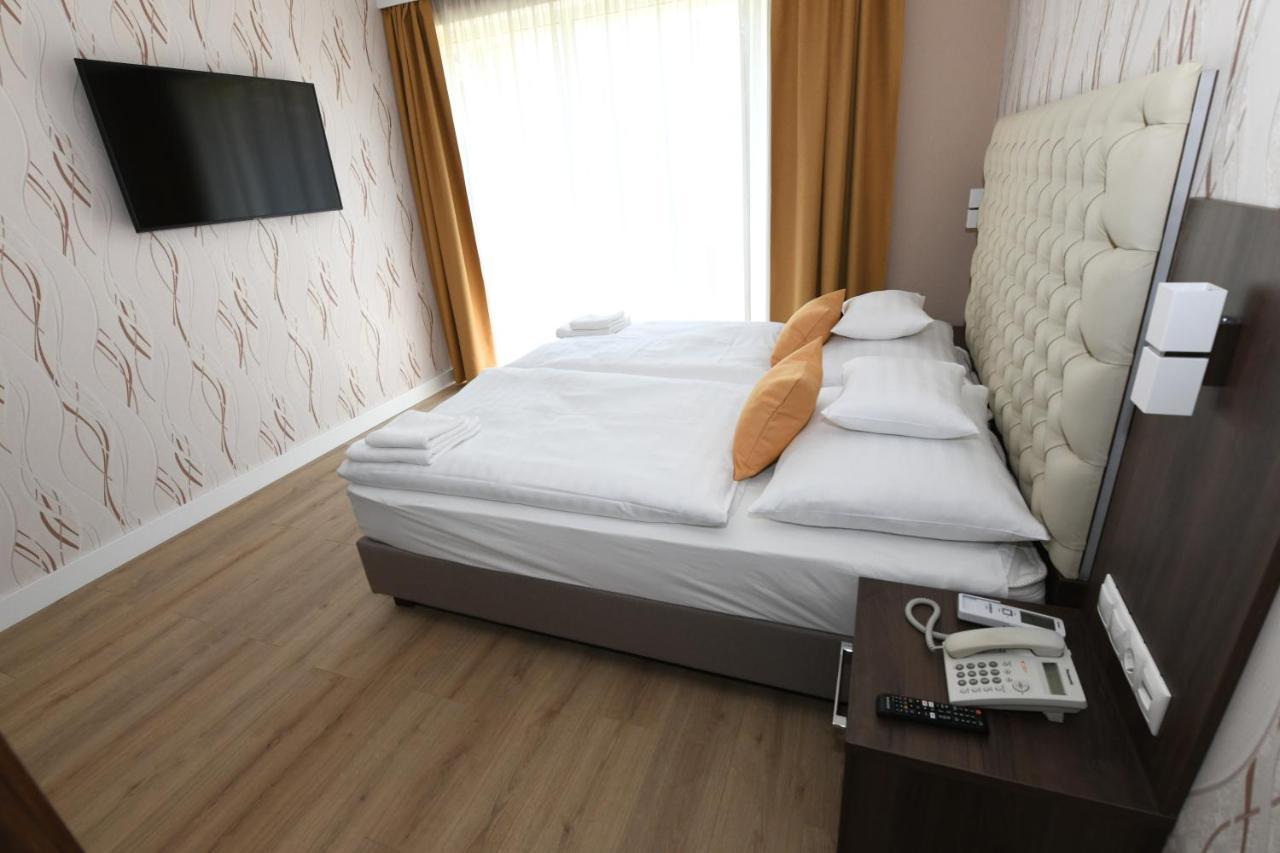 Jade Hotel-Ezuesthid Hotel Veszprém Dış mekan fotoğraf