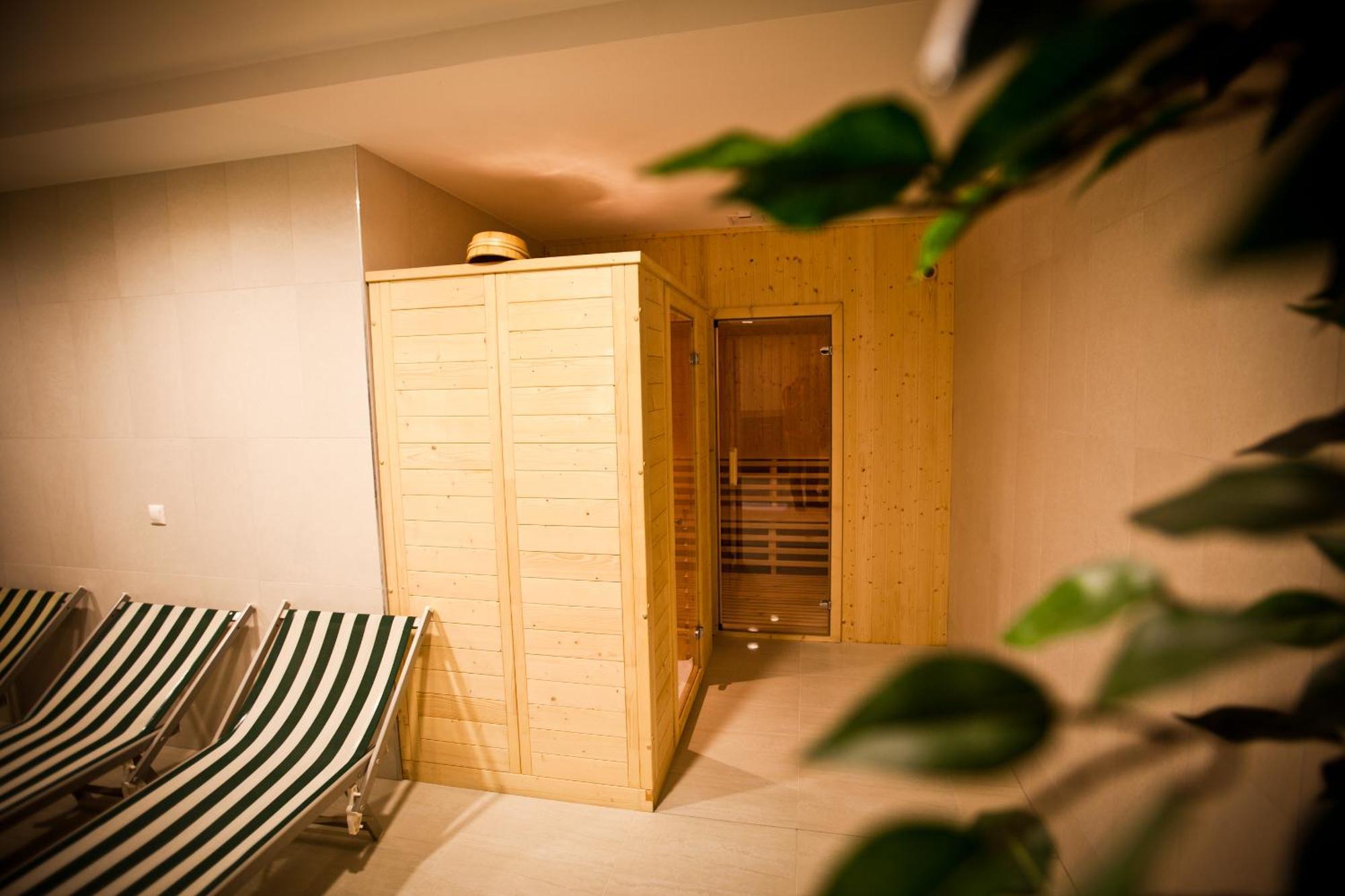 Jade Hotel-Ezuesthid Hotel Veszprém Dış mekan fotoğraf