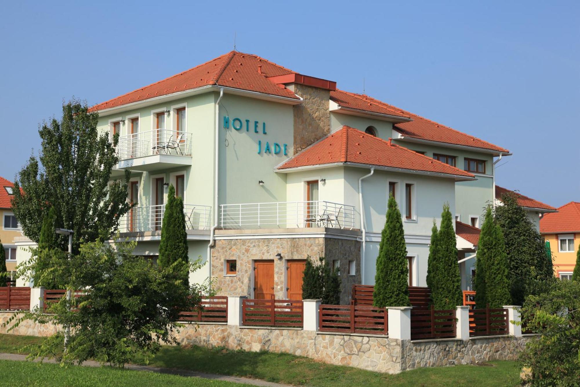 Jade Hotel-Ezuesthid Hotel Veszprém Dış mekan fotoğraf