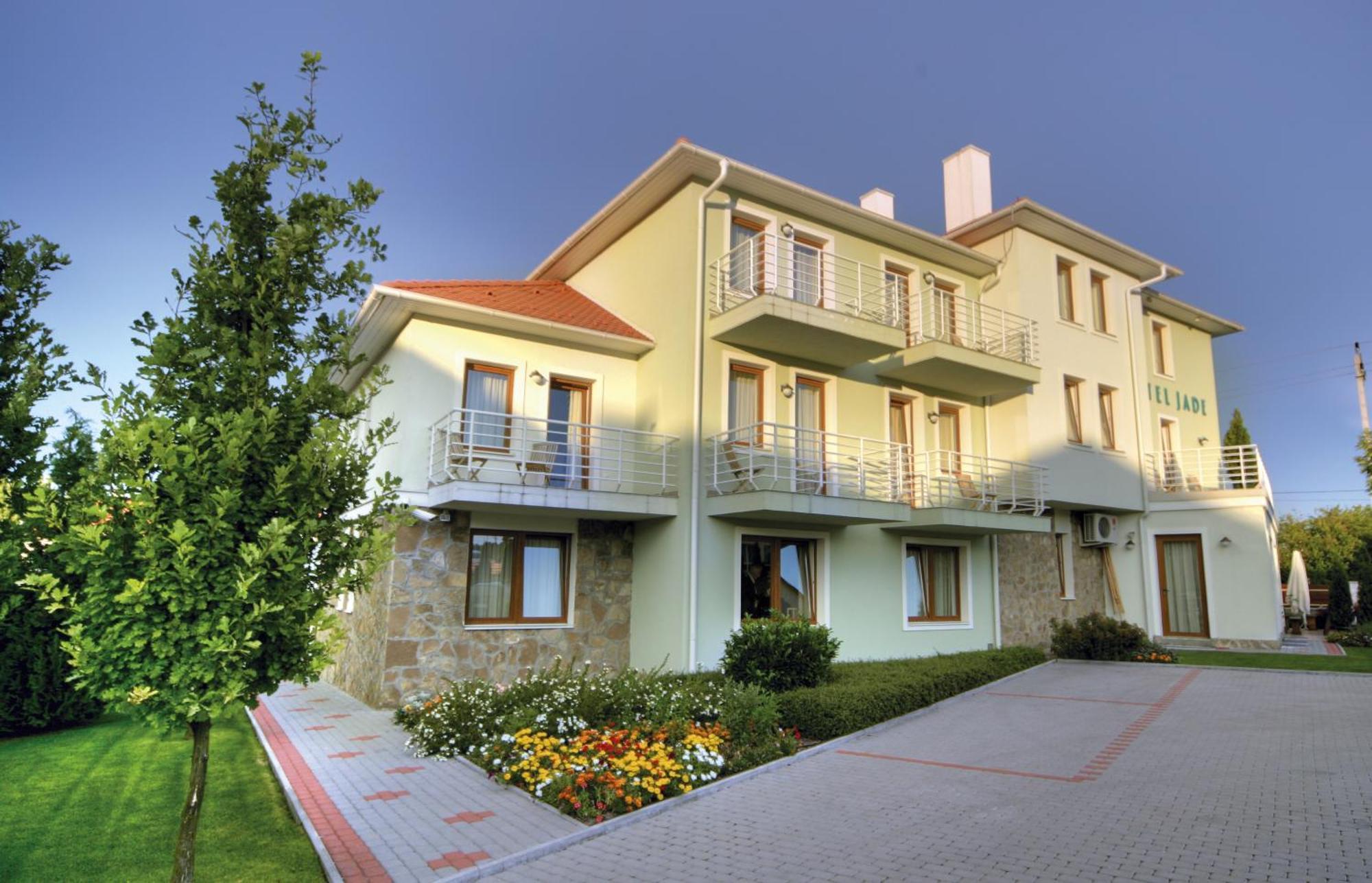 Jade Hotel-Ezuesthid Hotel Veszprém Dış mekan fotoğraf