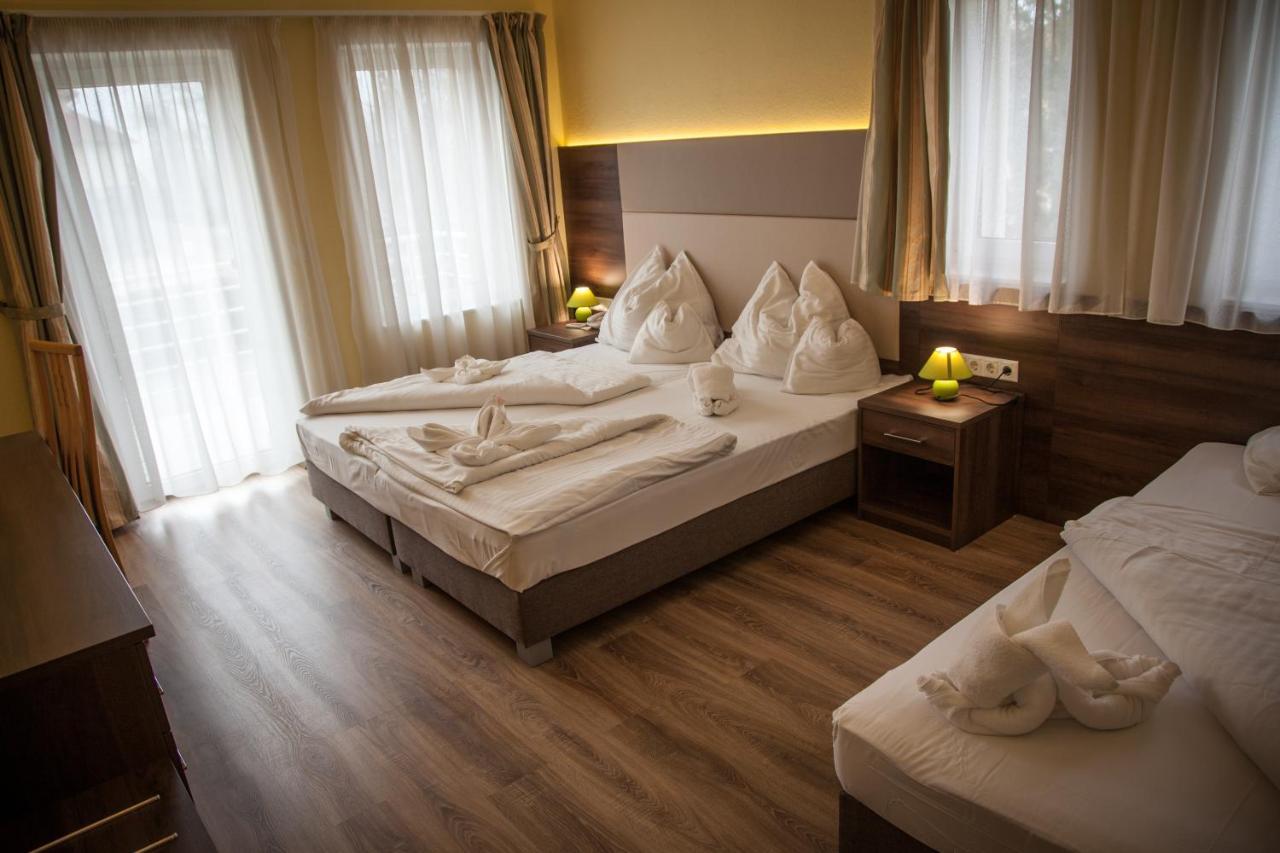 Jade Hotel-Ezuesthid Hotel Veszprém Dış mekan fotoğraf
