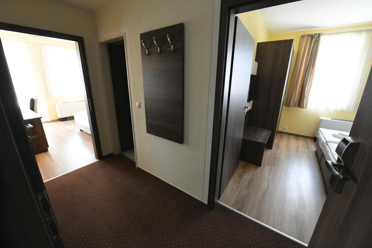 Jade Hotel-Ezuesthid Hotel Veszprém Dış mekan fotoğraf