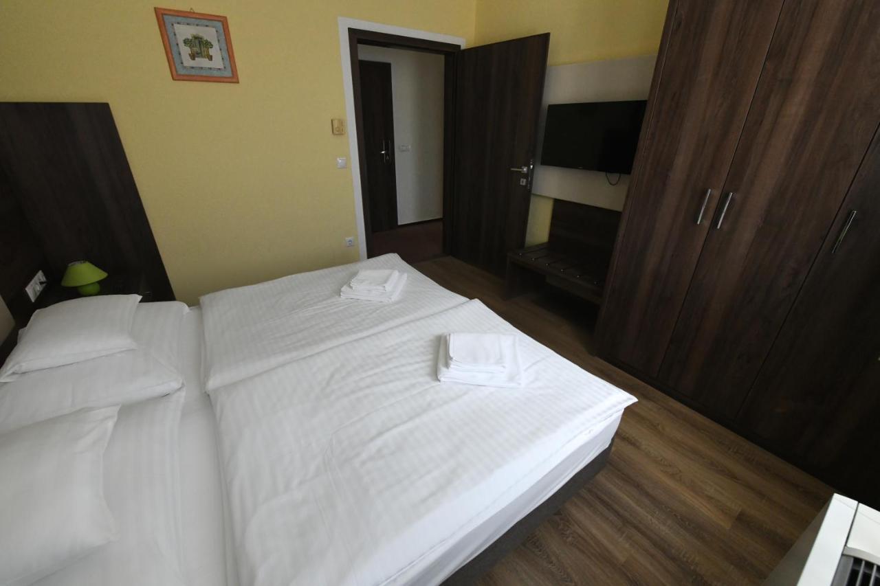 Jade Hotel-Ezuesthid Hotel Veszprém Dış mekan fotoğraf
