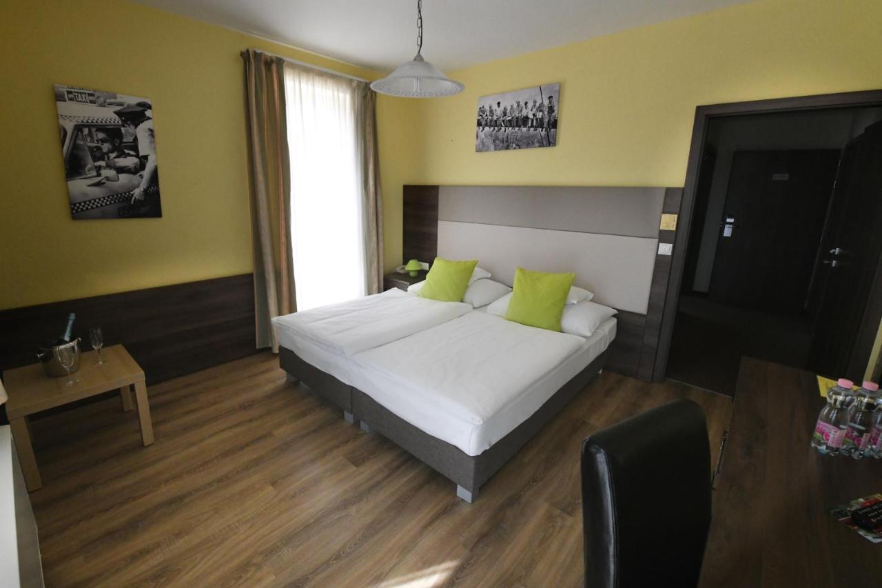 Jade Hotel-Ezuesthid Hotel Veszprém Dış mekan fotoğraf