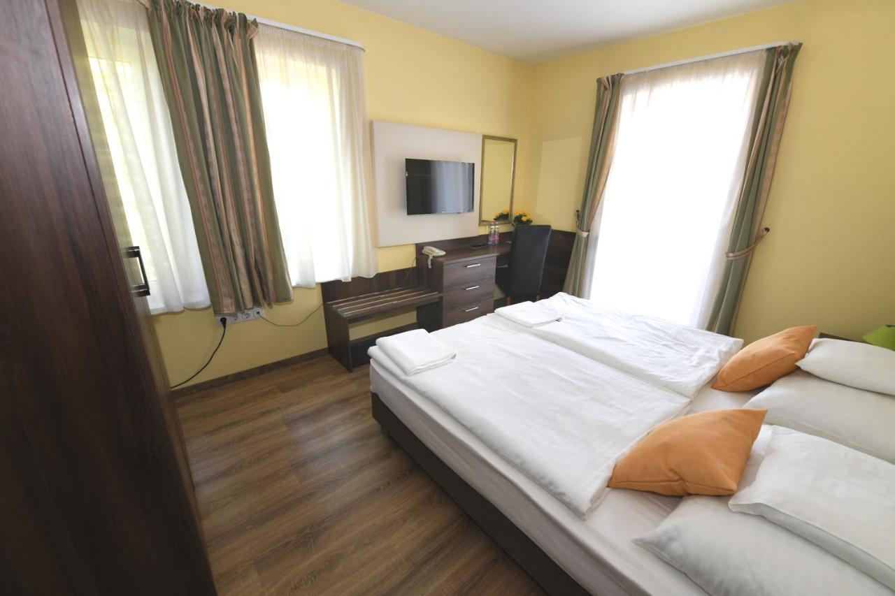 Jade Hotel-Ezuesthid Hotel Veszprém Dış mekan fotoğraf