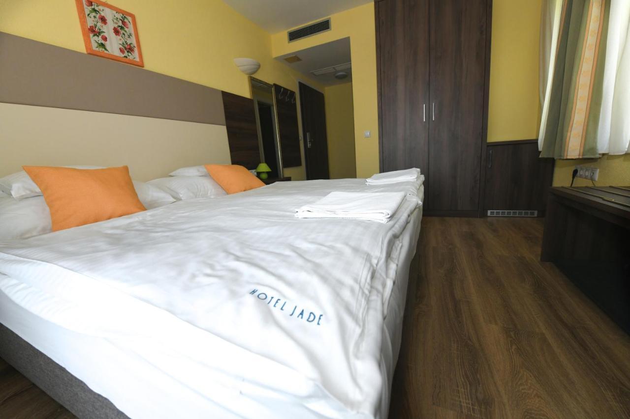 Jade Hotel-Ezuesthid Hotel Veszprém Dış mekan fotoğraf